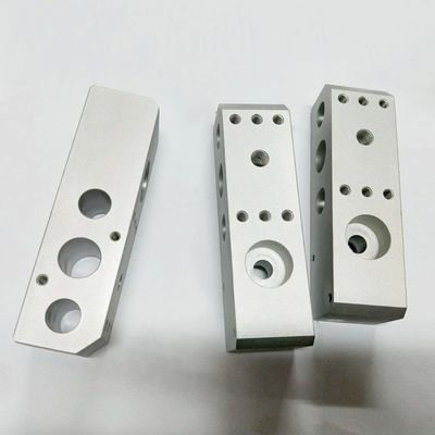 Συστατικό πεταχτήρας χύτευσης με CNC επεξεργασία και CNC γυριστική μηχανή