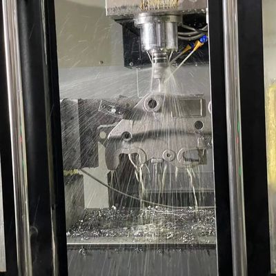 Ηλεκτρικός κινητήρας Τμήματα αλουμινίου Μικροεπεξεργασία Χύτευση με ζυθοπλαστική στους κατασκευαστές αλουμινίου